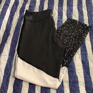 26 International Block Colored Leggings
